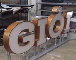 Jasa Pembuatan Huruf Timbul Acrylic, Keahlian Profesional Untuk Hasil Terbaik