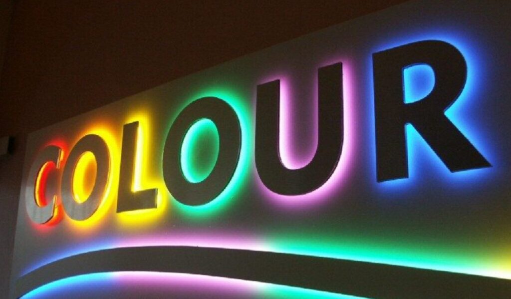 Huruf Timbul Akrilik: Papan Nama Menawan untuk Bisnis Anda