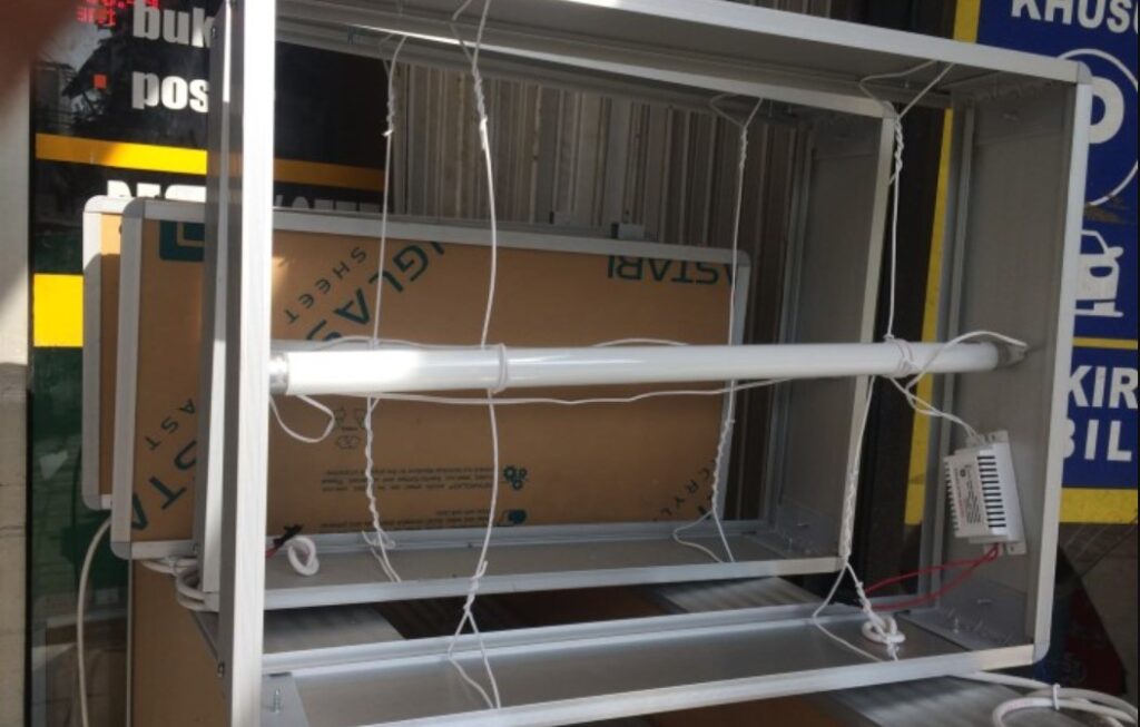 Menguak Rahasia Rangka Neon Box: Penyangga Kokoh untuk Reklame Anda