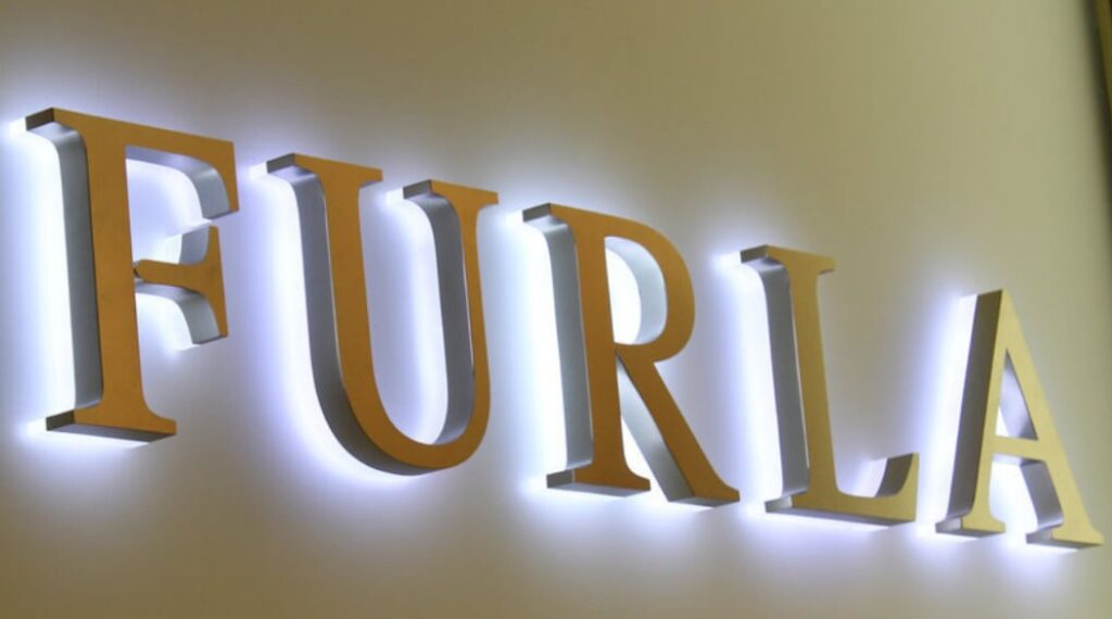 Huruf Timbul Plat Galvanis: Kombinasi Kekuatan dan Estetika