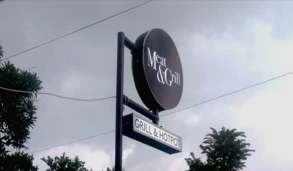 Neon Box Tiang, Solusi Space Sempit Untuk Menarik Perhatian