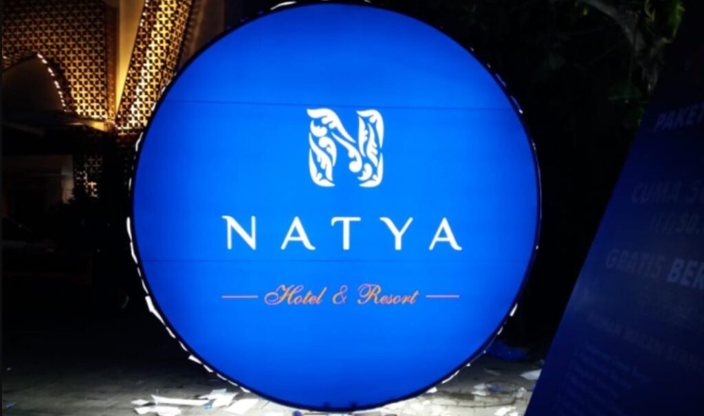 Papan Nama Neon Box: Elegan dan Menarik Perhatian!