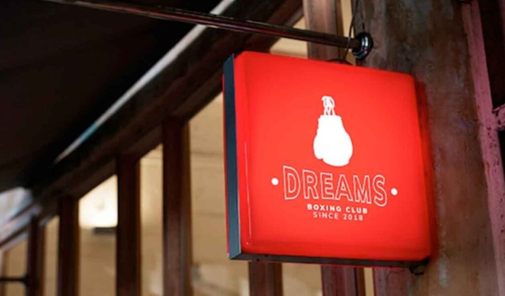 Konsep Desain Neon Box Efektif: Menarik Perhatian dan Meningkatkan Brand Awareness